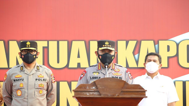 Kapolri Serahkan 10 Iso Tank untuk Indonesia Antisipasi Ketersediaan Oksigen