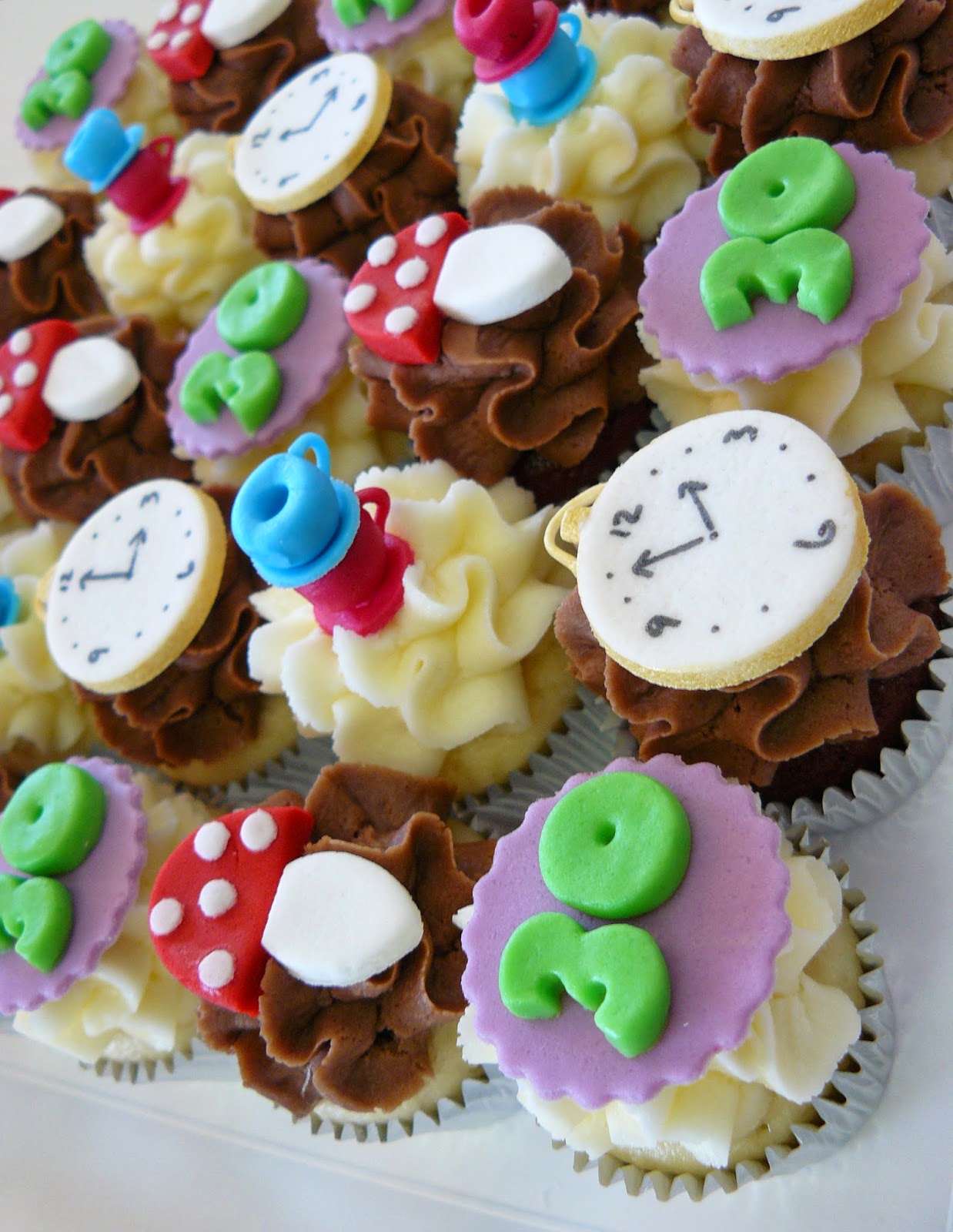 The Cup Cake Taste - Brisbane Cupcakes: Alice In Wonderland Mini Cupcakes