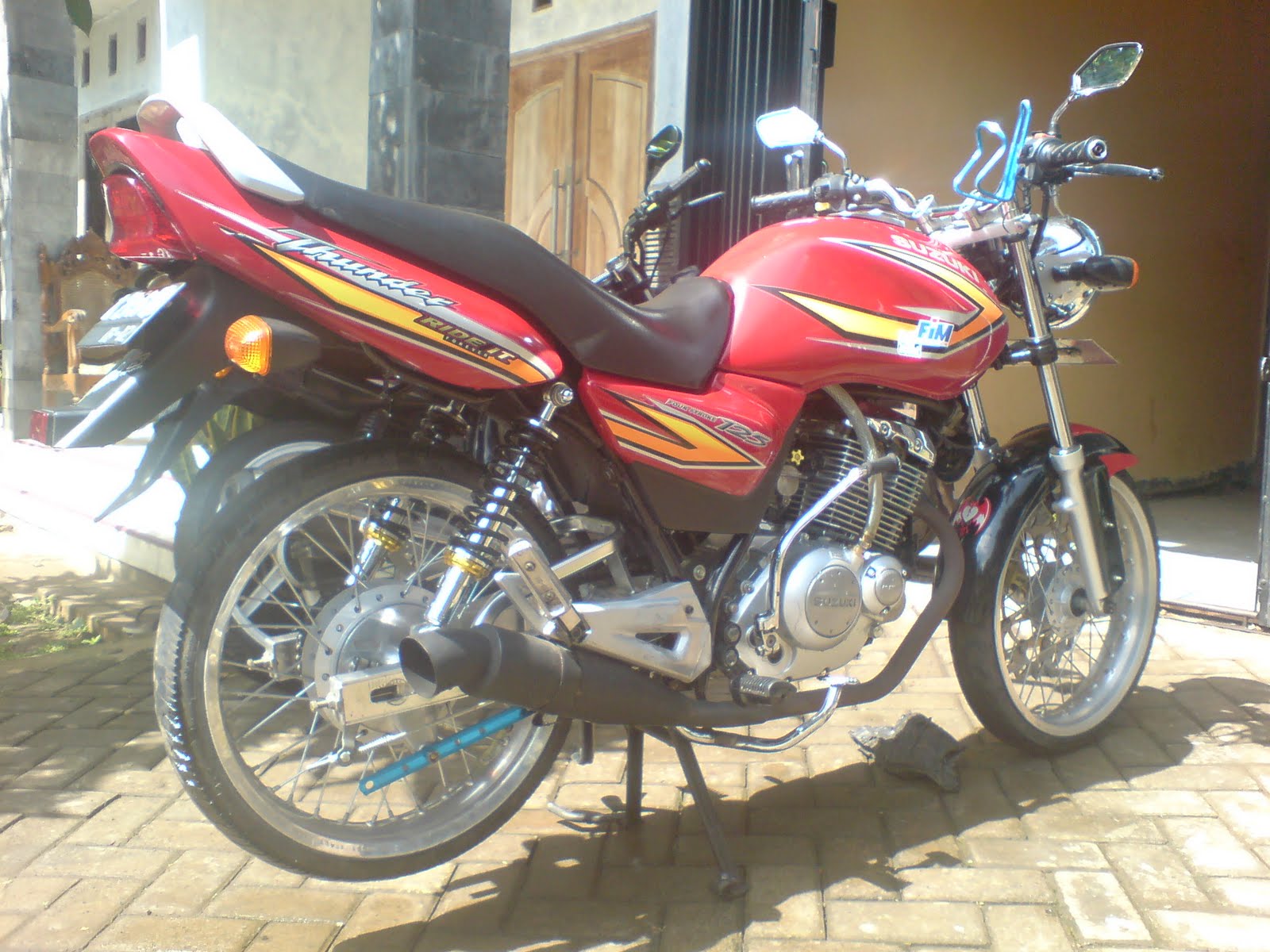 Modifikasi Motor Suzuki Thunder 125 Biar Bisa Ngebut Arena Modifikasi