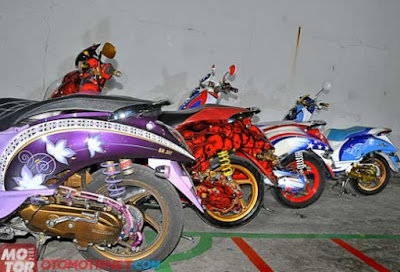 Foto Lifestyle Scoopy Kolaborasi Modif Turing dan Fashion