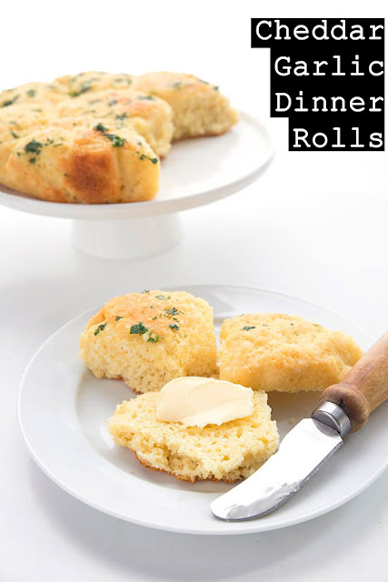 Yummy Cheddar Garlic Dinner Rolls Recipe