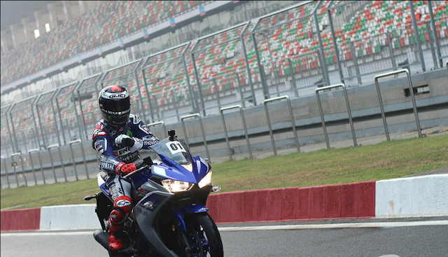 Jorge Lorenzo Ngebut Naik Yamaha YZF-R3 Di India