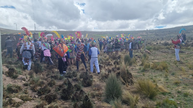 In diesen Gegenden von „Macha“ nördlich von Potosí-Bolivien hat der Karneval bereits begonnen