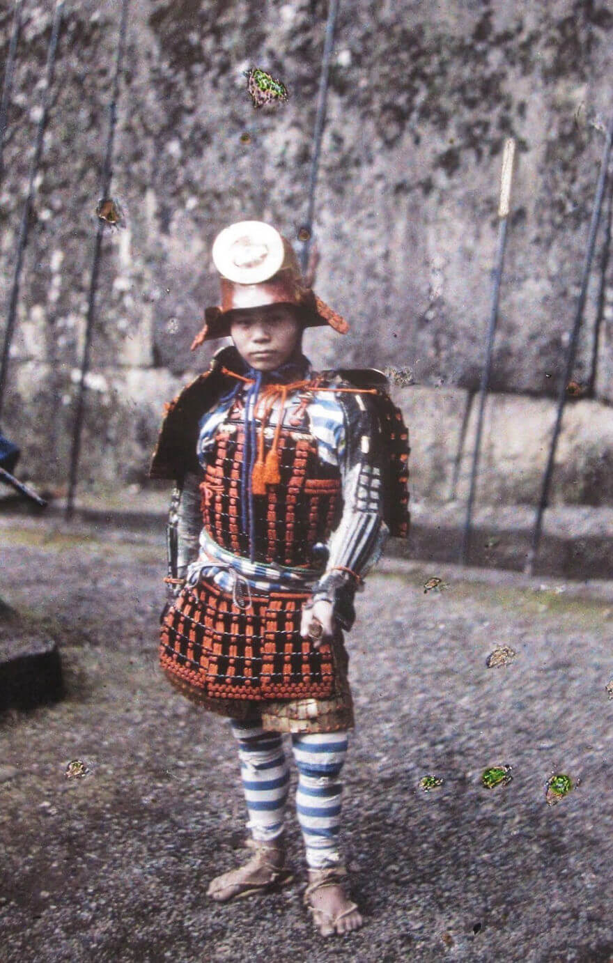 40 Old Color Pictures Show Our World A Century Ago - Apan (Young Samurai), 1912