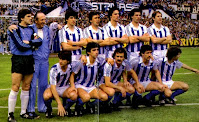 REAL SOCIEDAD DE FÚTBOL DE SAN SEBASTIÁN - San Sebastián, Guipúzcoa, España - Temporada 1981-82 - Arconada, Juan Mari Anza (masajista), Celayeta, Murillo, Górriz, Cortabarría, Perico Alonso; Uralde, Diego, Satrústegui, Zamora y López Ufarte - REAL SOCIEDAD 2 (Zamora y López Ufarte), ATHLETIC DE BILBAO 1 (Sarabia) - 25/04/1982 - Liga de 1ª División, jornada 34 - San Sebastián, estadio de Atocha - La REAL se proclama Campeón de Liga