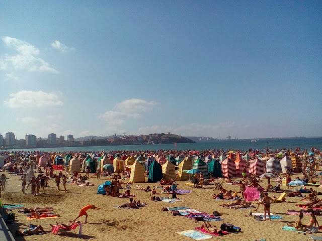 playa-san-lorenzo-gijon-casetas