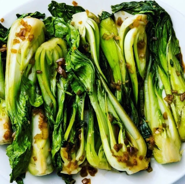 10 Minute Garlic Bok Choy #vegetarian #chinesefood