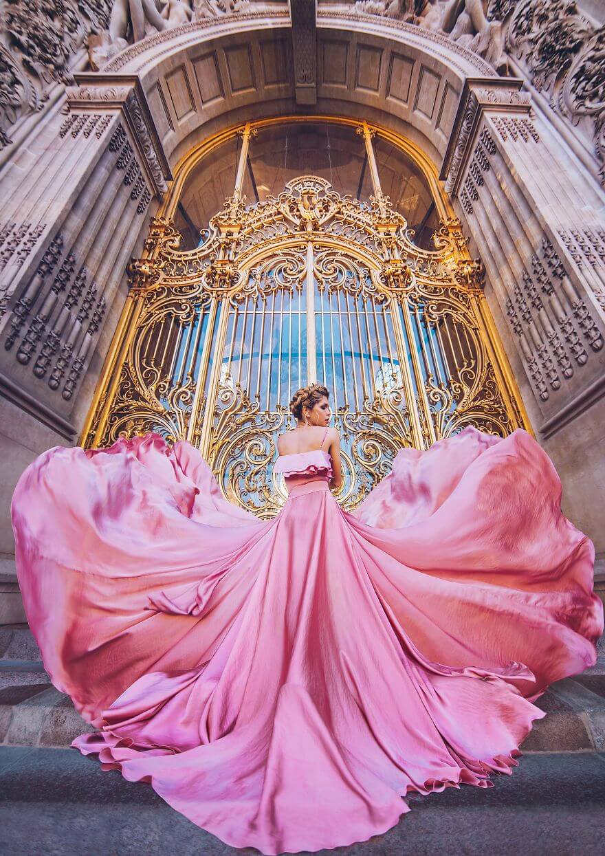 15 Pictures Of Girls In Dresses That Beautifully Match Their Backgrounds - Petit Palais, Paris, France. Model Vera Brezhneva