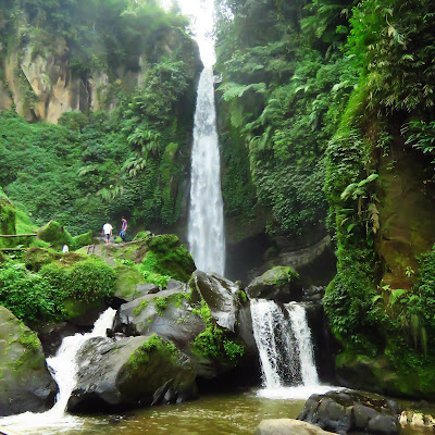 Wisata air terjun Coban Talun adalah tempat rekreasi di Batu, Malang. 