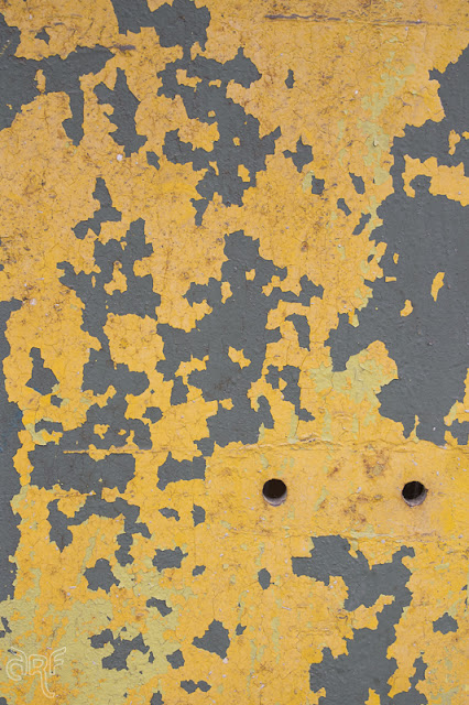 texture: fading yellow paint