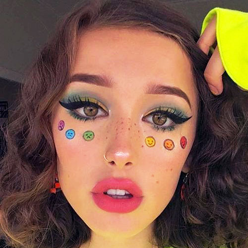 Maquillaje aesthetic con emojis