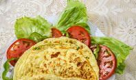 Cheese omelette with tomato slices and lettuce leaves supply protein, amino acids; vitamins and minerals to the diet, thus promotes good health. This is a good combination to include in your meals at breakfast or lunch in order to create a balance diet.