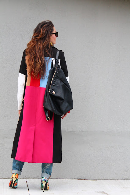 Maxi coat, colorblock coat, winter outfit, how to wear maxi coat, outfit with coat, floral pumps, dugacki kaput, boyfriend jeans outfit