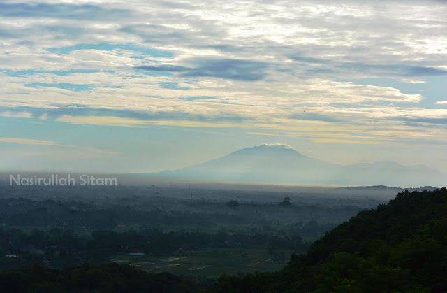 Gunung Lawu dari Spot Riyadi