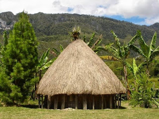 Bangga rasanya kita menjadi warga negara Indonesia tercinta ini Rumah Adat Tradisional Suk Rumah Adat Tradisional Suku Daerah di 34 Provinsi