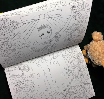 ぜったいキレイに仕上がる塗り絵 ビューティフル ドレス 世界の美しい服24着 を塗り始めました