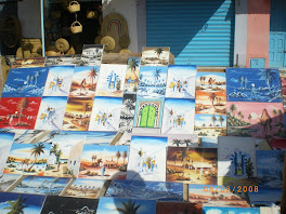 Etal de tableaux  au marché