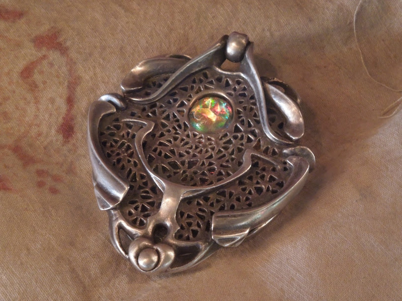 Medallion prop John Carter