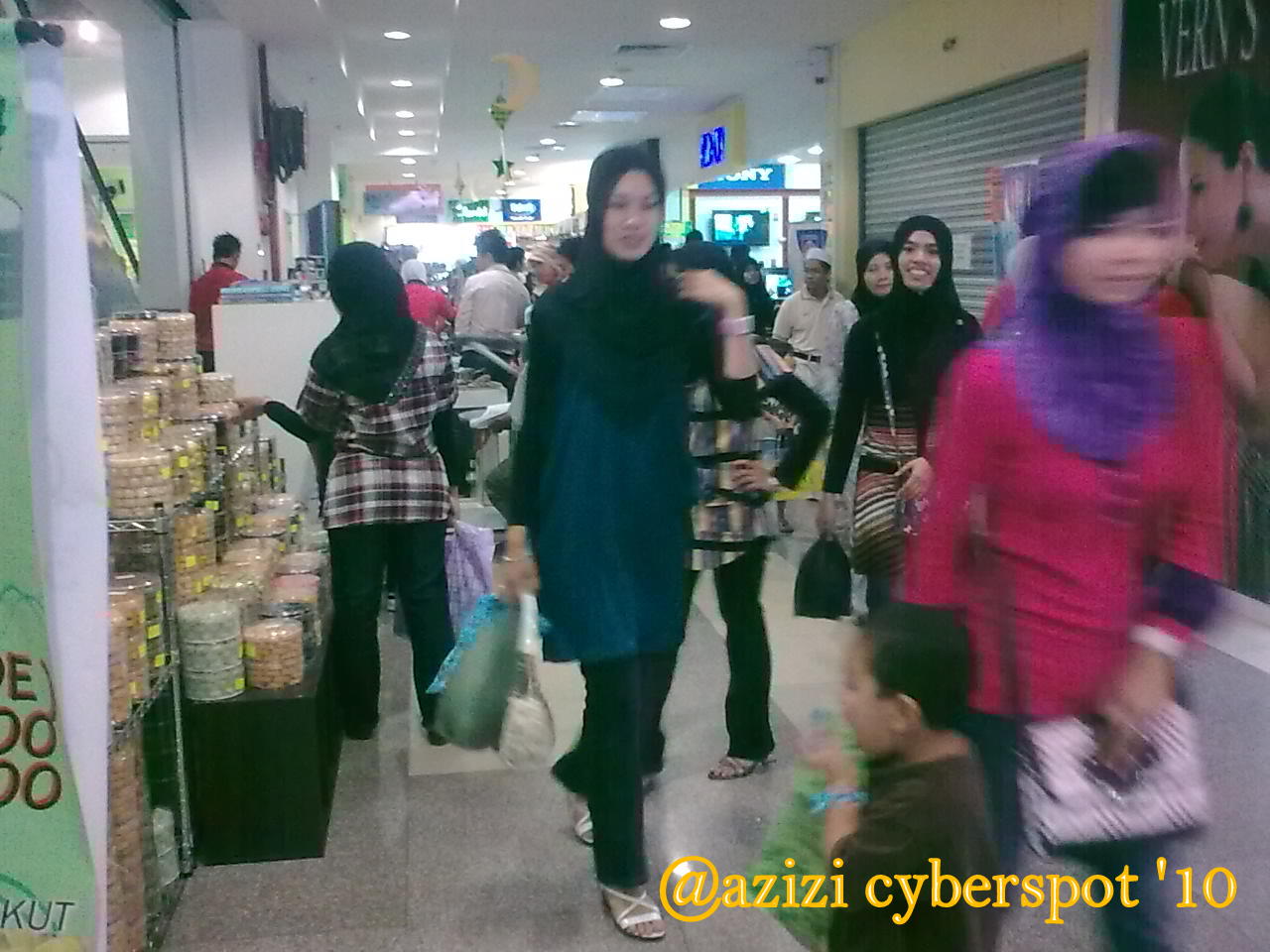 AZIZI CYBERSPOT: SUASANA DI PASARAYA GIANT KOTA BHARU