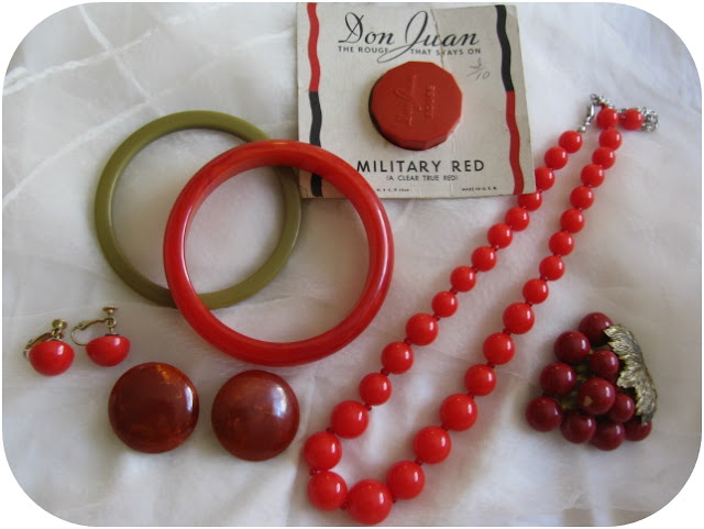 vintage bakelite jewelry, deastock vintage makeup