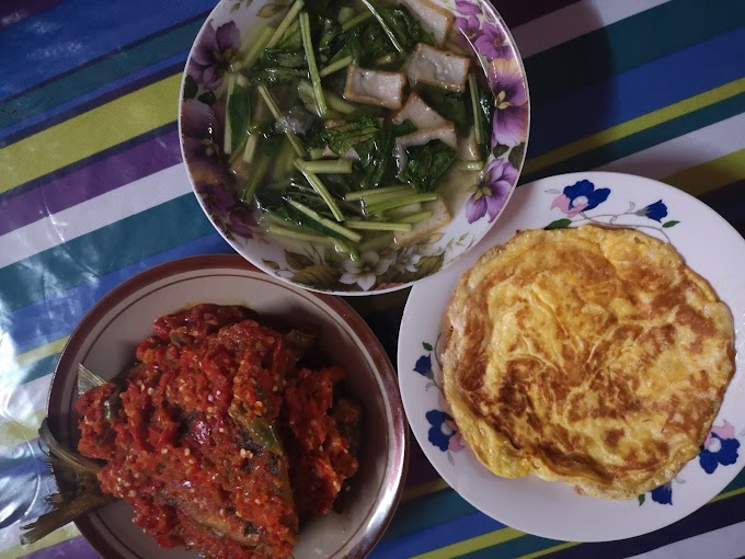 Ikan Bawal Goreng Belado, Sup Sayur Sawi Fishcake dan Telur Dadar Menu Tengahari Ahad Yang Lepas