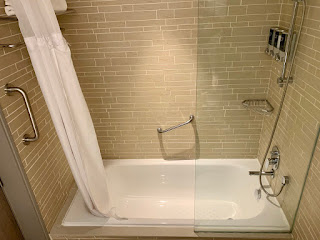 Bathtub, Premium Twin Room