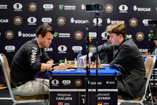 Magnus Carlsen - Vincent Keymer, Coupe du Monde 2023 à Bakou, 4e tour, Partie Espagnole - Photo © Stev Bonhage