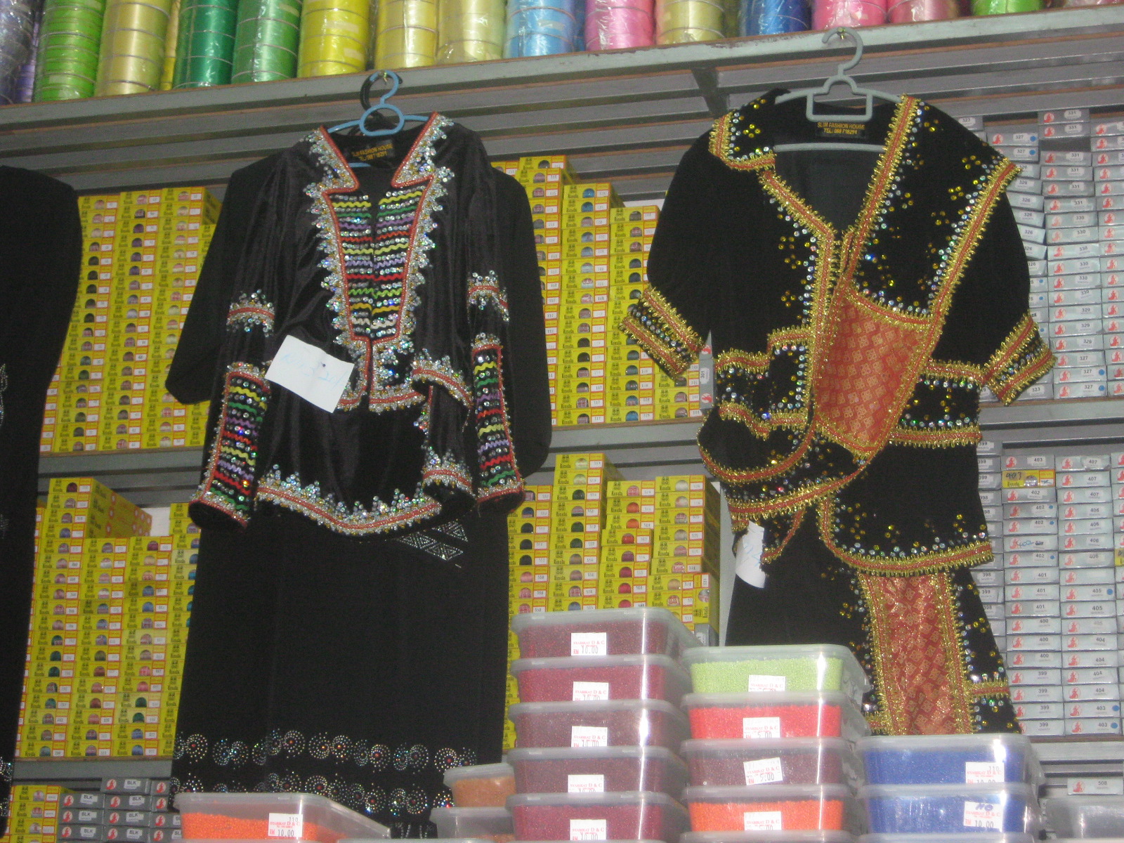 Corat Coret Ryeta Benz Baju  tradisinol 