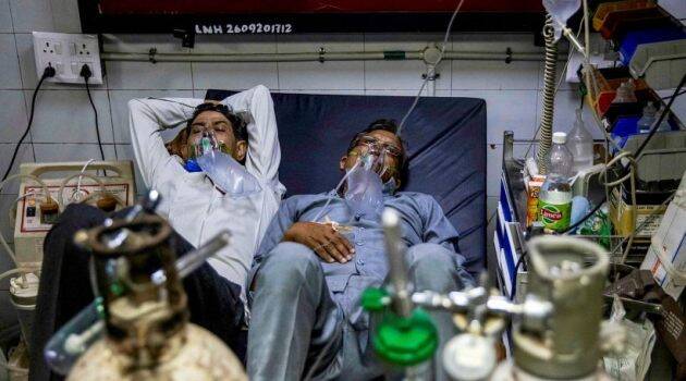 COVID-19 patients in a Delhi hospital. (Image via: Twitter/DanishSiddiqui)
