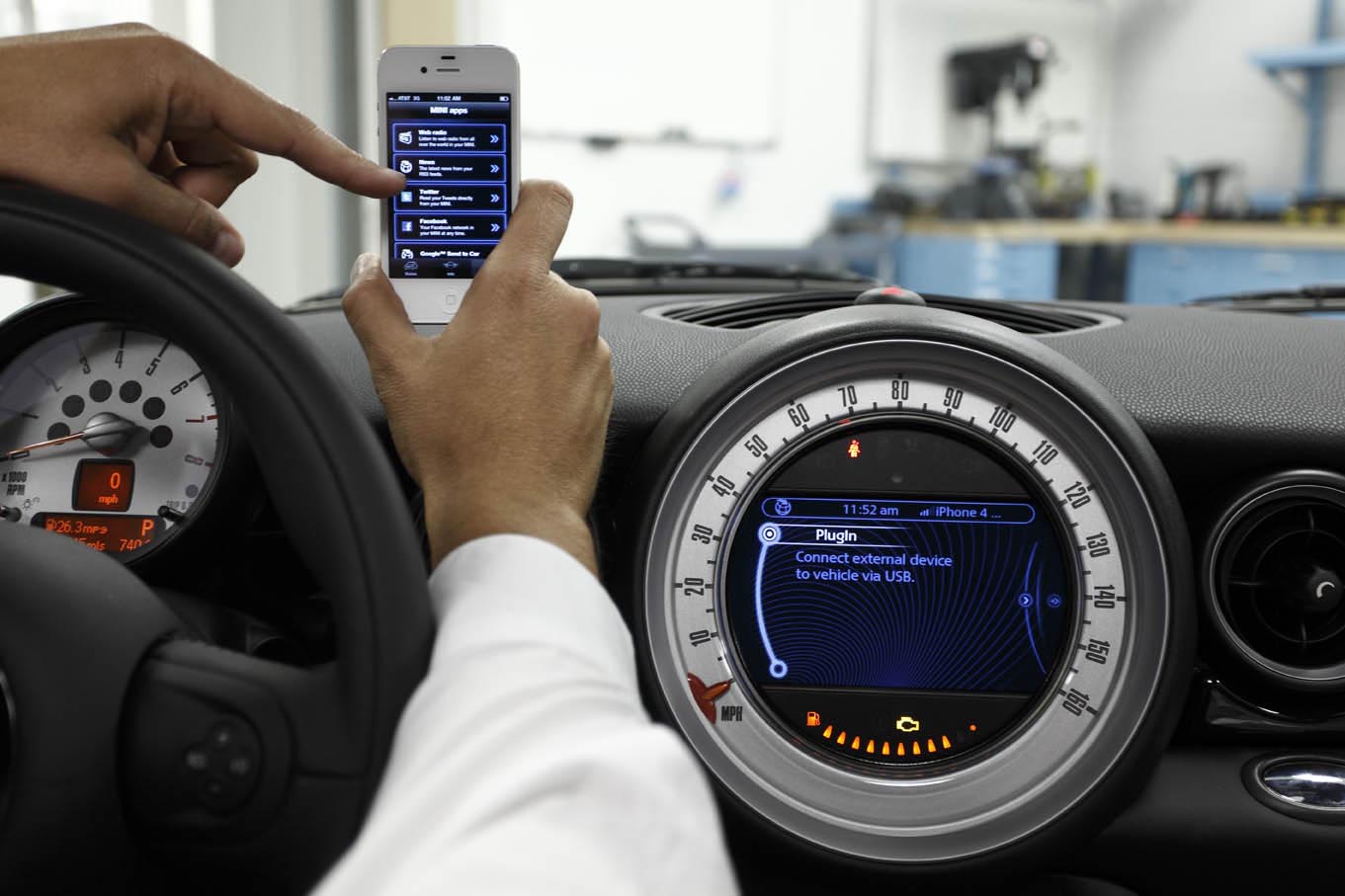 Kendalikan Mobil  dengan  iPhone Connected Car  J Tech