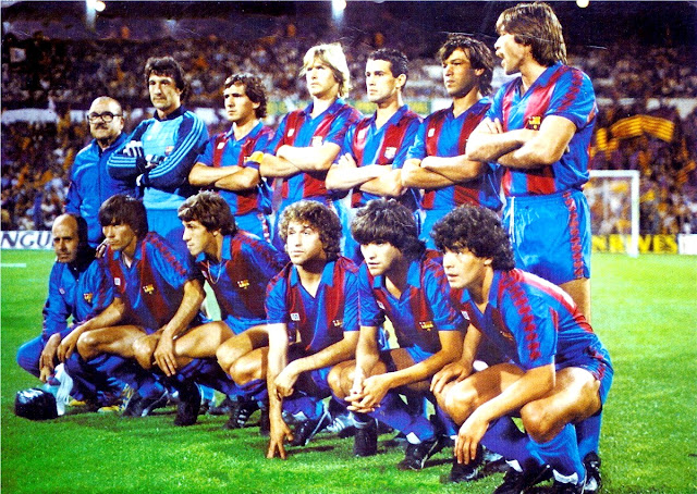 📸F. C. BARCELONA 📆04/06/1983 👥Papi Anguera (utillero), Urruticoechea, Tente Sánchez, Schuster, Julio Alberto, Gerardo, Migueli 👥Ángel Mur (masajista), Carrasco, Víctor, Esteban, Marcos y Diego Armando Maradona. F. C. BARCELONA 2 🆚 REAL MADRID C. F. 1 Sábado 04/06/1983, 22:15 horas. LXXIX Copa del Rey, final. Zaragoza, estadio de La Romareda: 34.000 espectadores. GOLES: ⚽1-0: 32’, Víctor Muñoz. ⚽1-1: 50’, Carlos Santillana. ⚽2-1: 90’, Marcos Alonso.