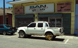 Tire boot on car in La Ceiba