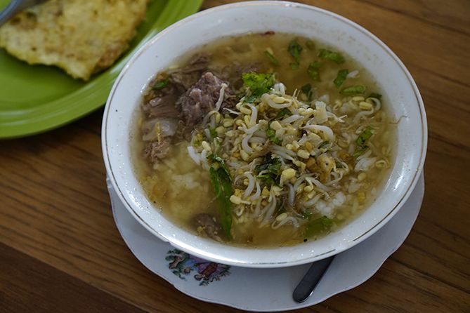 Semangkuk Soto Sapi Sedeep Ambarawa