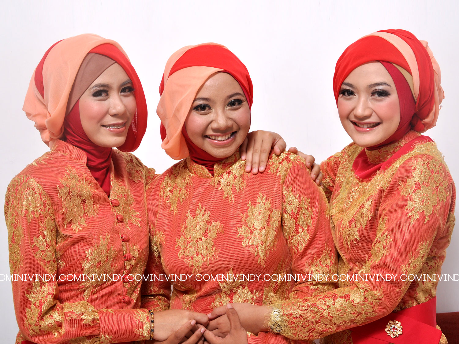 Ini Vindy Yang Ajaib Make Over Dan Hijab Style Pakai Merah Siapa