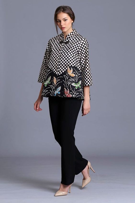 Cover Up in Style 7 Inspirasi  Model  Baju  Batik  Wanita  