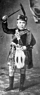 General Tom Thumb in Highland dress By Unknown author - Unknown source, Public Domain, https://commons.wikimedia.org/w/index.php?curid=7262123