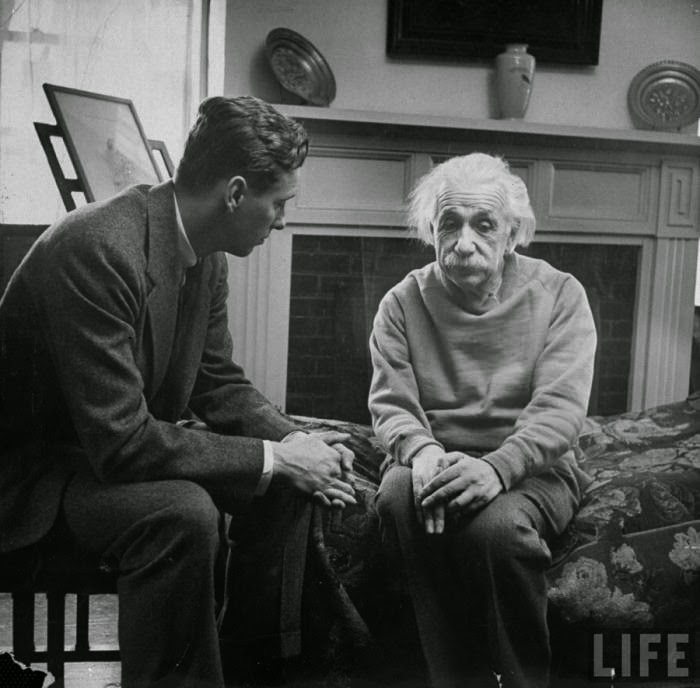 Ultimate Collection Of Rare Historical Photos. A Big Piece Of History (200 Pictures) - Cord Meyer Jr., president of United World Federalists, Inc., visiting Albert Einstein