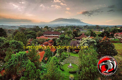 villa sukabumi besar luas gaya bali