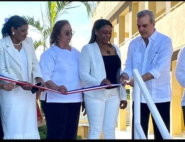 Presidente Abinader inaugura Escuela de San Miguel en Hatillo