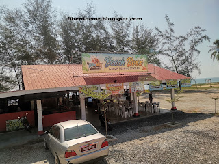 Banyak kedai-kedai makan yang menjual seafood goreng tepung di Setiu