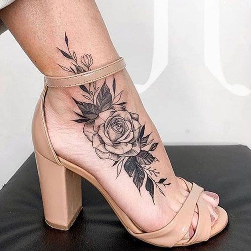 46 tatuagens femininas de diversos estilos e posições para inspirar vocês