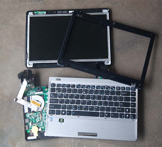 Broken laptop Service