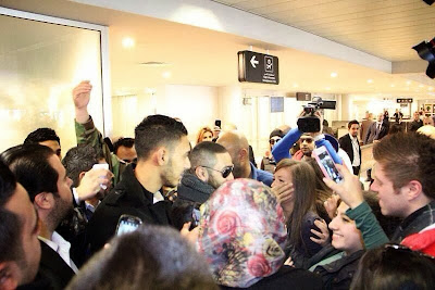 استقبال تامر حسني بمطار بيروت