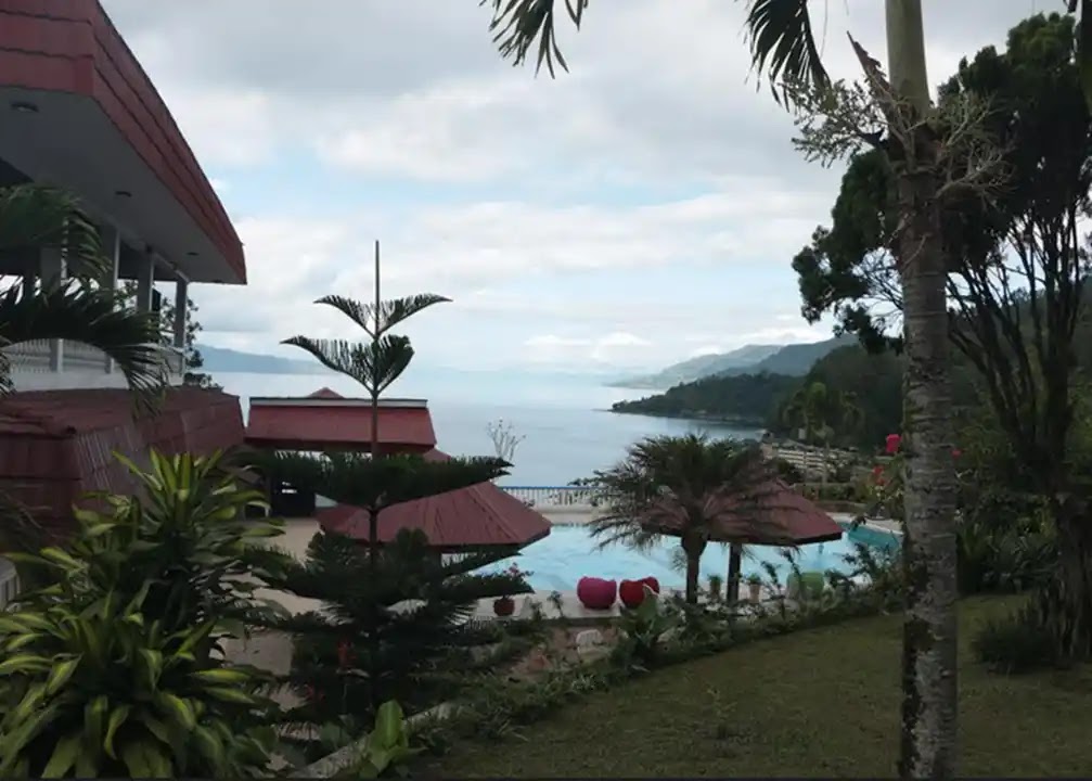 Rekomendasi Hotel Teman Hidup Traveloka pemandangan Danau Toba