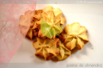 Pastas de té con almendra