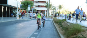 bici por la línea. Ni carril bici en contradireccion ni compartido