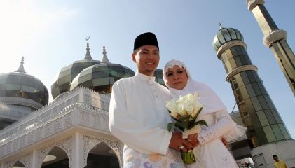 Saiful Bukhari dan Nik Suryani Selamat Diijabkabul