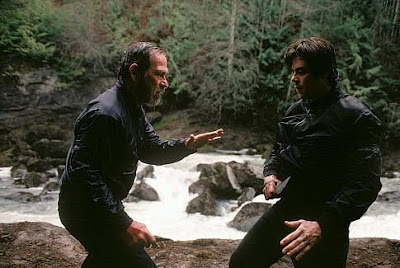 The Hunted 2003 Tommy Lee Jones Benicio Del Toro Image 2