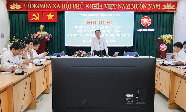 Đồng chí Đặng Minh Nguyên triển khai nội dung tập huấn  lập, thẩm định phương án chi tiết bồi thường hỗ trợ tái định  cư dự án rạch Xuyên Tâm. (Ảnh: MH)