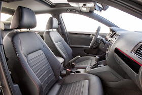 Interior view of 2017 Volkswagen Jetta 2.0T GLI